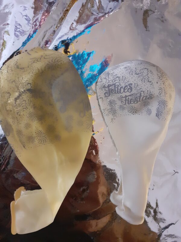 Globos de látex impresos " felices fiestas " surtidos transparentes y blancos x unidad